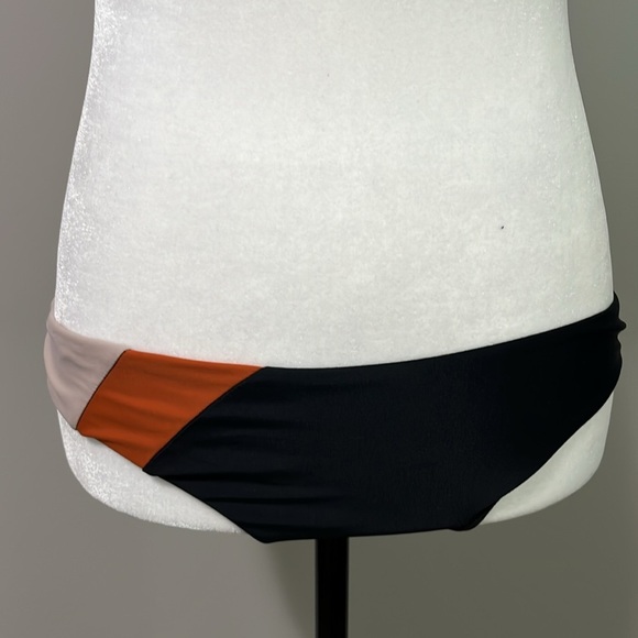 Skinny Dip Crossback Colour Block Bralette and Low Rise Bottoms Bikini Set - Picture 10 of 16